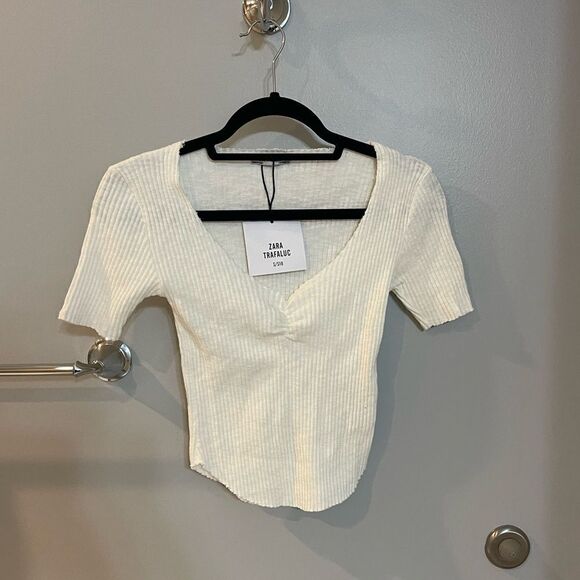 NWT Zara White V Neck Top! Super cute & flattering! - Picture 1 of 4